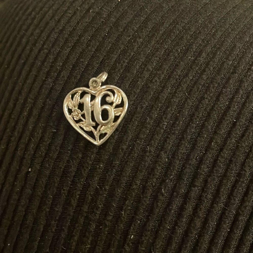 Sweet 16 pendant